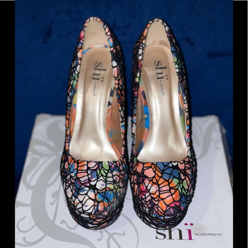 Multicolor Pumps